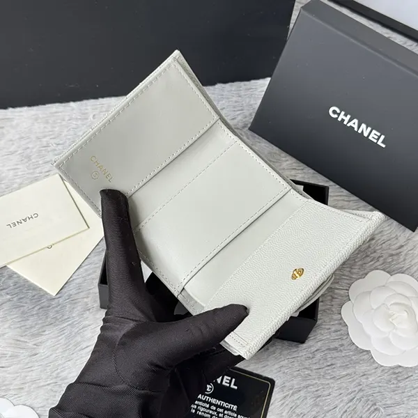 シャネル コンパクト 財布 スーパーコピー 三つ折り shh44651
