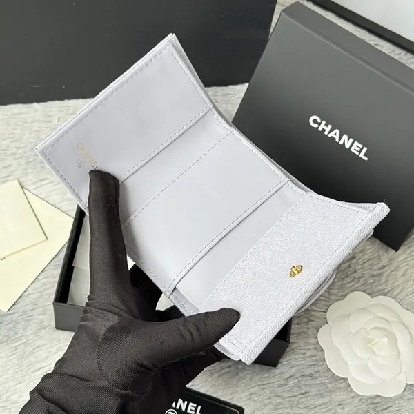 n級品 おすすめ シャネル コンパクト 財布 偽物 三つ折り sha95091