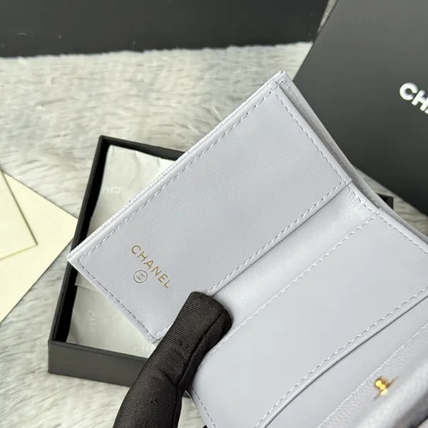 n級品 おすすめ シャネル コンパクト 財布 偽物 三つ折り sha95091