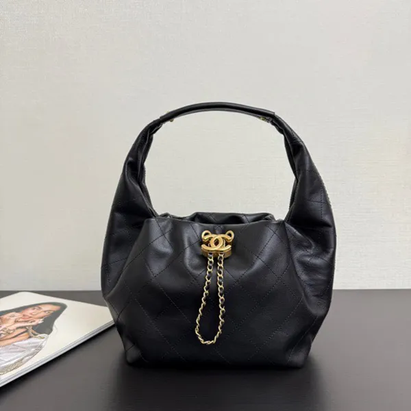 お洒落なフォルム【シャネルスーパーコピー】ラージ ホーボー バッグ 26C AS5967