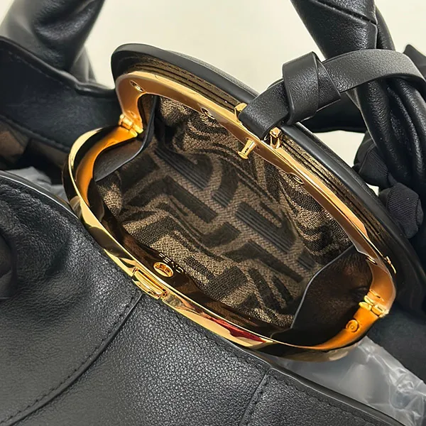 フェンディコピー 25FW SPY ブラックカーフレザー スパイバッグ*スモール 8BR838A