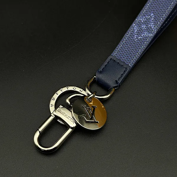 人気☆【ルイヴィトンコピー】バッグチャーム・LV スリム ドラゴンヌ M03352