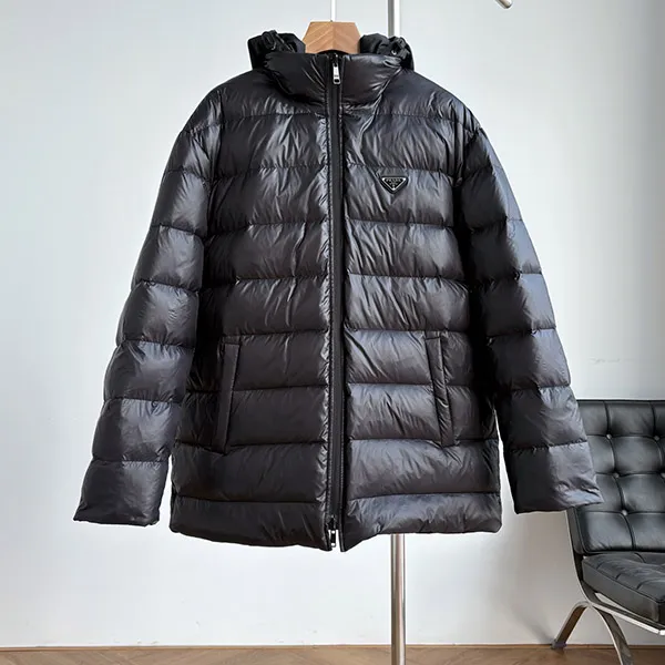 【大人気】プラダスーパーコピー Re-Nylon製フード付きダウンジャケット puw65837