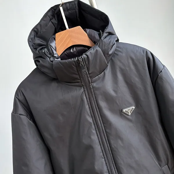 【大人気】プラダスーパーコピー Re-Nylon製フード付きダウンジャケット puw65837