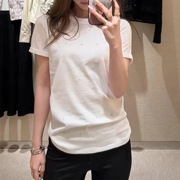 【抜け感パンチングが映える♡】シャネル 26P 新作Tシャツ スーパーコピー P81381