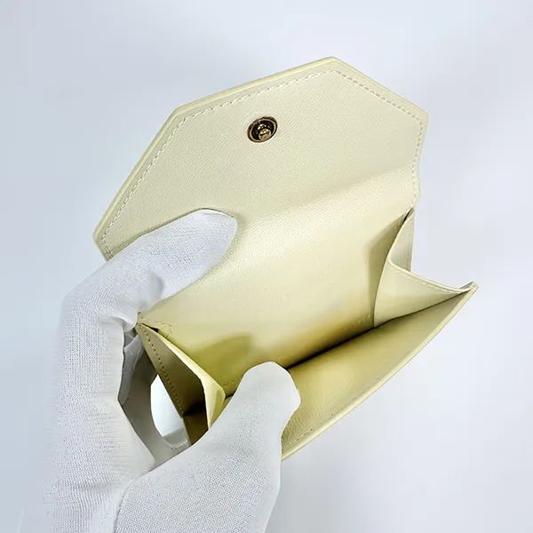 バレンシアガ ENVELOPE 三つ折り ミニ財布 コピー 7367302