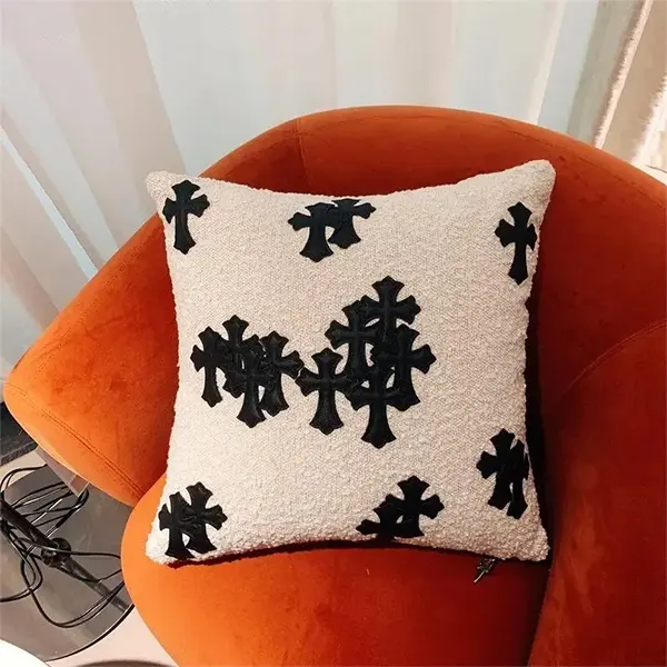 お部屋に高級感をプラス クロムハーツ クッション Kuy40729