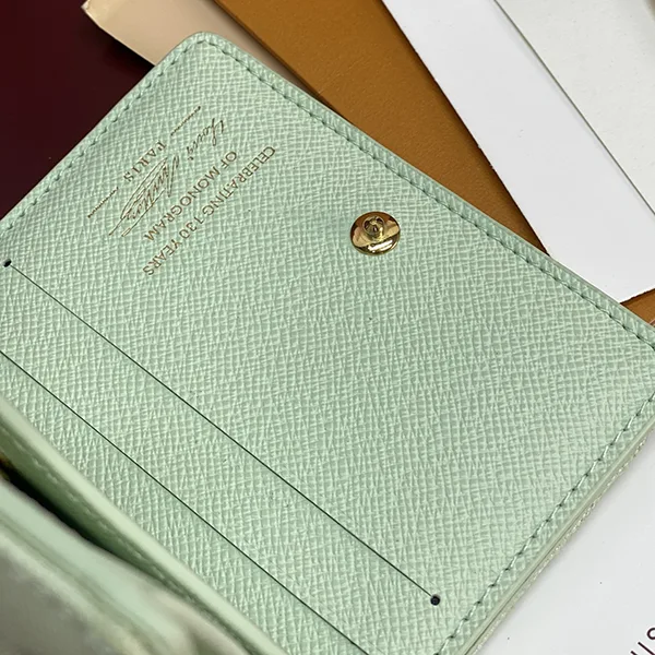 彩りと品格◎*ルイヴィトン* ポケットウォレット・LV チャーム M28273 vul84113