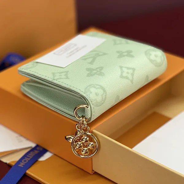 彩りと品格◎*ルイヴィトン* ポケットウォレット・LV チャーム M28273 vul84113