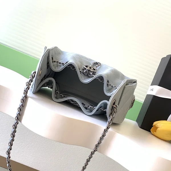 26C NEWミニ★シルバーチェーン!【シャネル 25 コピー】ミニサイズ バッグ AS5631