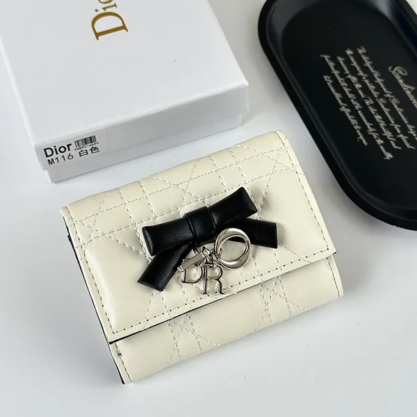 注目★ディオール LADY ディオール レザーボウ付き 三つ折りミニ財布 S01810