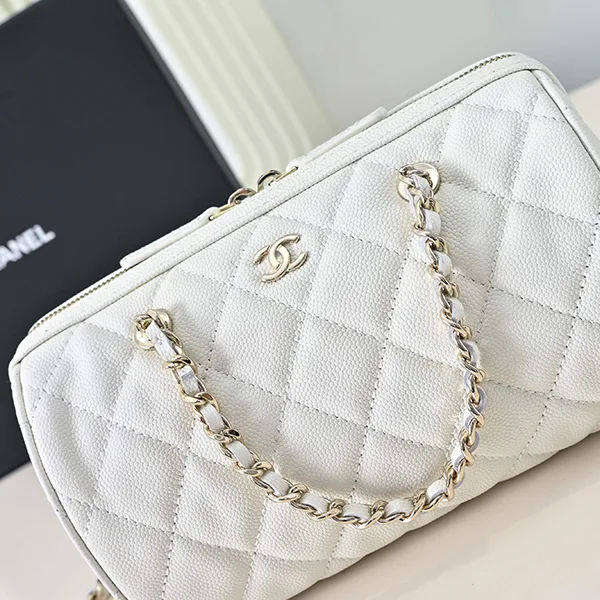 【丸いフォルムがおしゃれ♪】シャネル 25K ボーリングバッグ コピー AP4474B10583