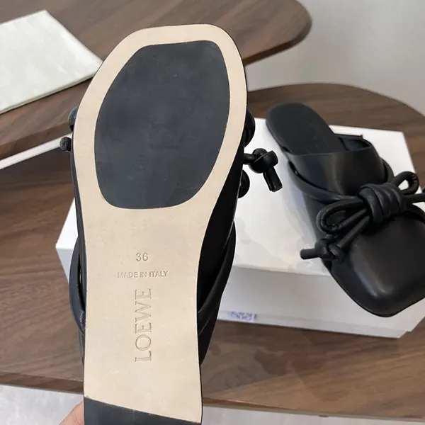 プレゼント最適 ロエベ フラメンコノットラムスキンミュール lov75229