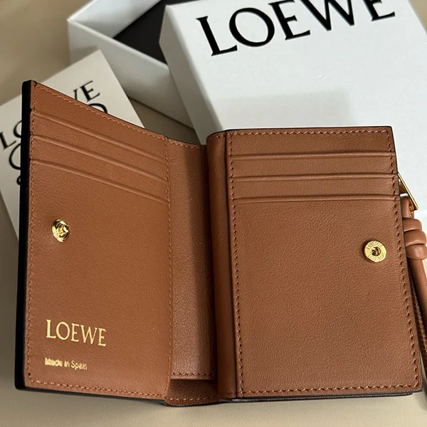 ロエベ ノット コンパクト ウォレット スーパーコピー CEM1NCWX01