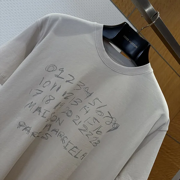 メゾンマルジェラ 数字入りコットンTシャツ コピー Mad96572