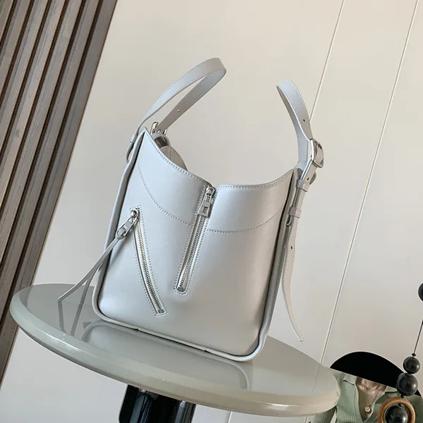 ロエベ ハンモック フリップ バッグ スーパーコピー low07975