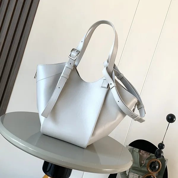 ロエベ ハンモック フリップ バッグ スーパーコピー low07975