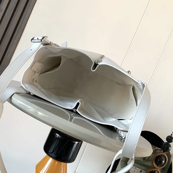 ロエベ ハンモック フリップ バッグ スーパーコピー low07975