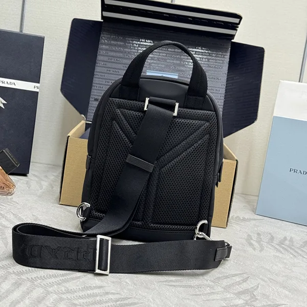 プラダ Re-Nylon xサフィアーノレザー バックパック コピー 2VZ116