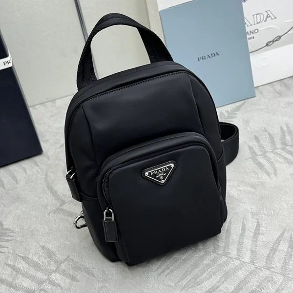 プラダ Re-Nylon xサフィアーノレザー バックパック コピー 2VZ116