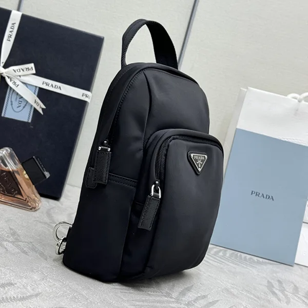 プラダ Re-Nylon xサフィアーノレザー バックパック コピー 2VZ116