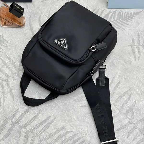 プラダ Re-Nylon xサフィアーノレザー バックパック コピー 2VZ116