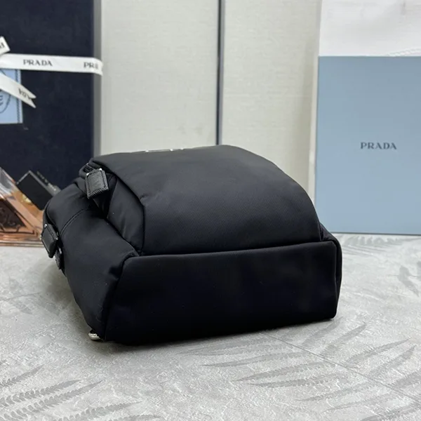 プラダ Re-Nylon xサフィアーノレザー バックパック コピー 2VZ116