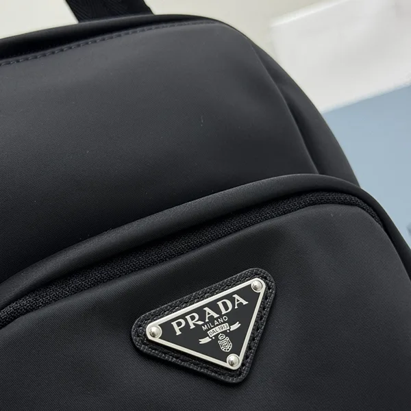 プラダ Re-Nylon xサフィアーノレザー バックパック コピー 2VZ116