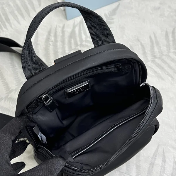 プラダ Re-Nylon xサフィアーノレザー バックパック コピー 2VZ116
