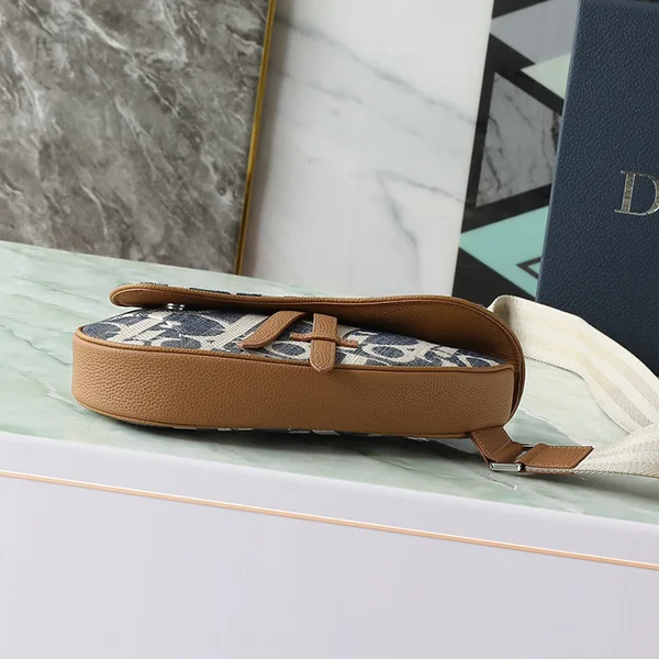 【人気商品☆】ディオール Saddle バッグ スーパーコピー 1ADPO13