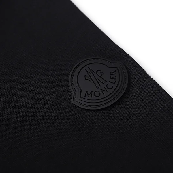 モンクレール コピー グラフィックエフェクトロゴTシャツ 8C000048