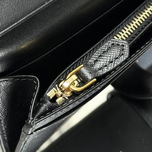 プラダ 長財布 スーパーコピー ギフト箱入 トライアングルロゴ puv35382