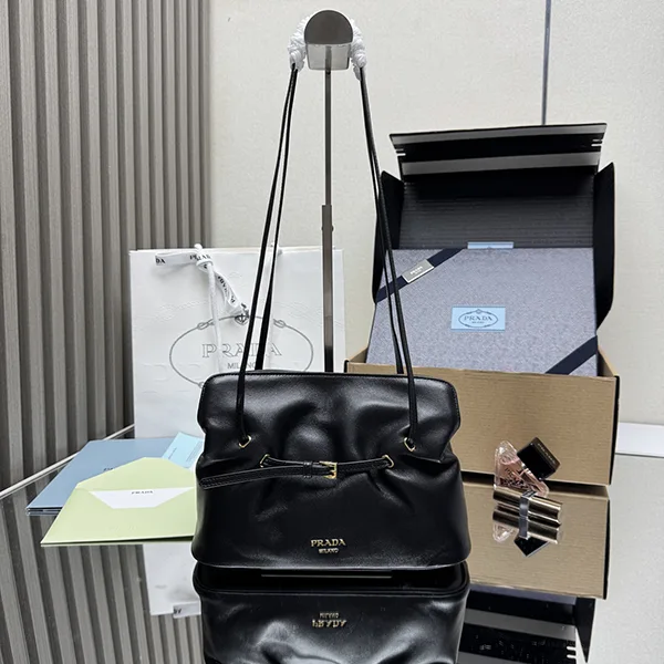 新作【プラダ】ナッパレザーの ダダ スモールバッグ スーパーコピー 1BG586