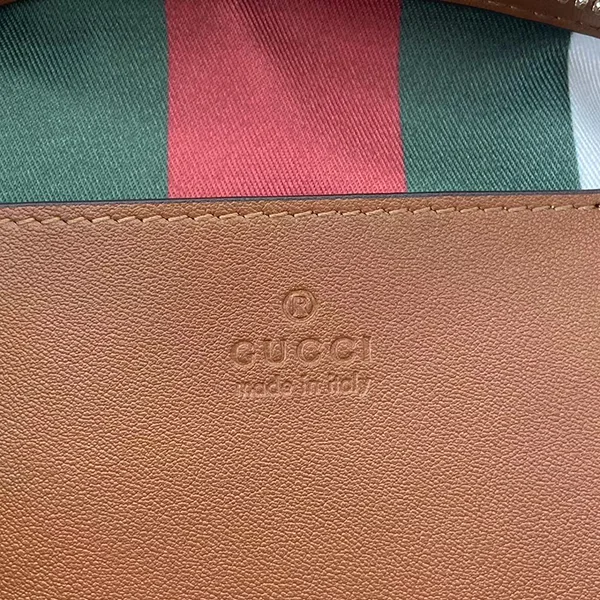 グッチ GGエンブレム スモール トップハンドルバッグ コピー 茶 839005