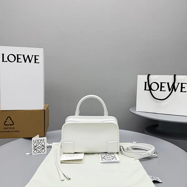 手元が踊る美【ロエベ】 アマソナ180 ソフトカーフバッグ 2サイズ展開 loe54570