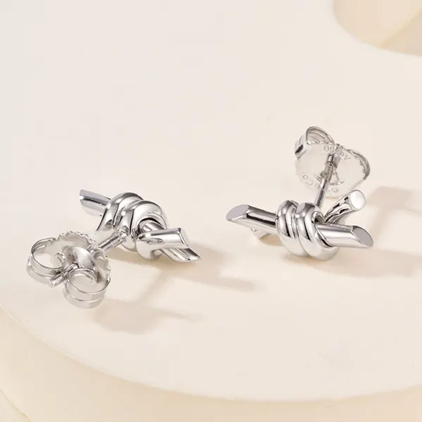 n級 おすすめ ティファニー ノット スモールピアス N級品 750YG ピアス Tiz86479