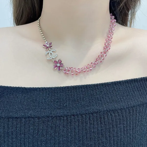 ギフトに最適 シャネル コピー 花モチーフ CCロゴ ネックレス shy60301