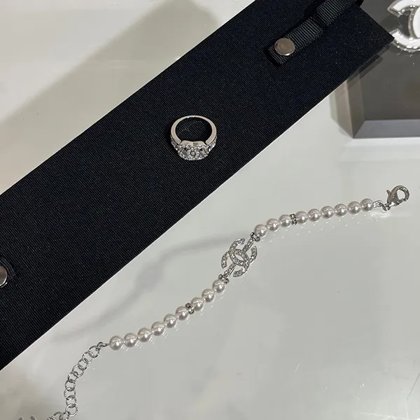 超人気☆ シャネル CCロゴ パール ブレスレット コピー shw01159