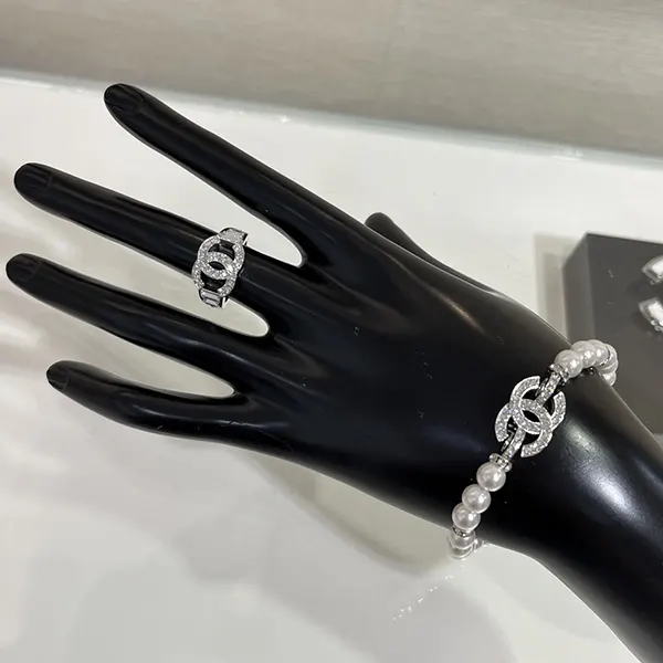 超人気☆ シャネル CCロゴ パール ブレスレット コピー shw01159