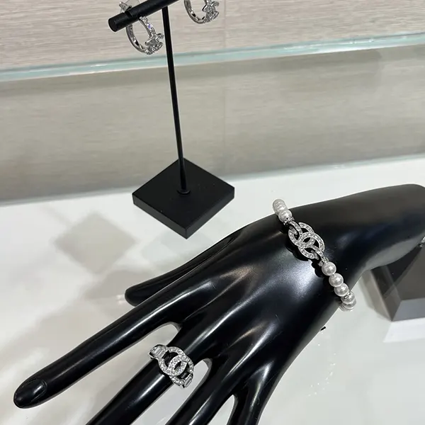 超人気☆ シャネル CCロゴ パール ブレスレット コピー shw01159