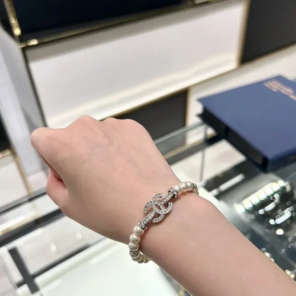 超人気☆ シャネル CCロゴ パール ブレスレット コピー shw01159
