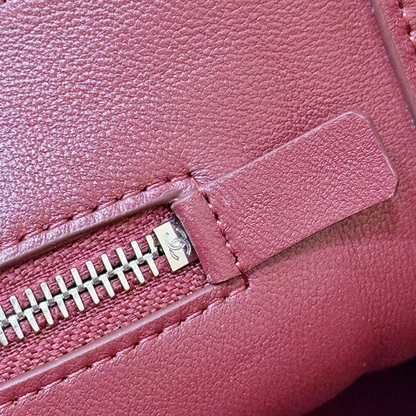 【フォルムが素敵♪】シャネル マキシ メッセンジャー バッグ スーパーコピー AS6231