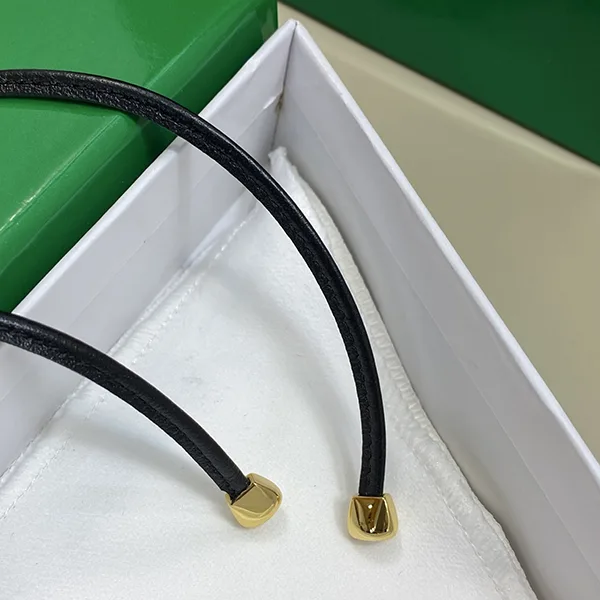 ギフトにも♦ボッテガヴェネタサーディン レザー ネックレス スーパーコピー 857315VA