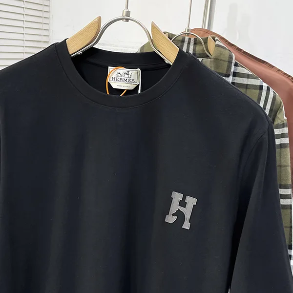 極上の肌触り【エルメス スーパーコピー】 アッシュヴァル レザーパッチ Tシャツ H657800HA90