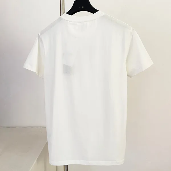 高品質♪♪♪フェンディ刺繍ロゴ 半袖Tシャツ コピー ホワイト feq63751