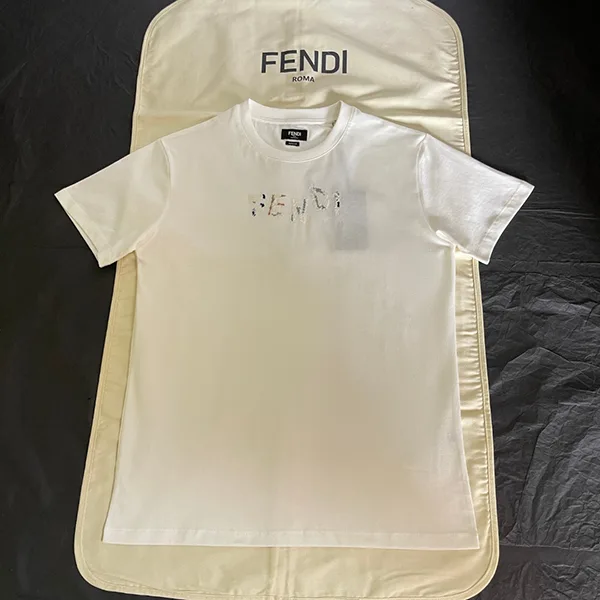 高品質♪♪♪フェンディ刺繍ロゴ 半袖Tシャツ コピー ホワイト feq63751