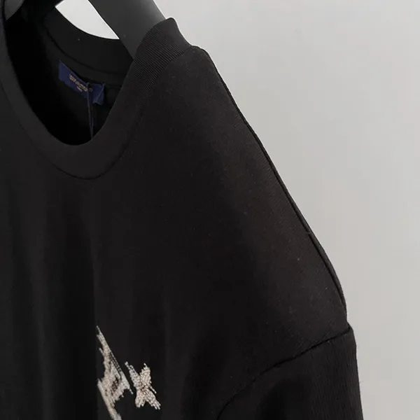 上品LVロゴ☆【ルイヴィトン】シグネチャーTシャツ 偽物 1AK7G5