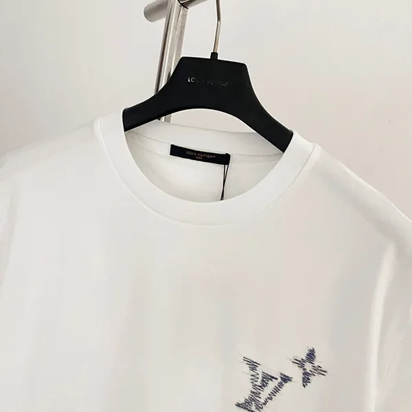 上品LVロゴ☆【ルイヴィトン】シグネチャーTシャツ 偽物 1AK7G5