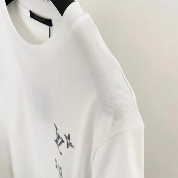 上品LVロゴ☆【ルイヴィトン】シグネチャーTシャツ 偽物 1AK7G5