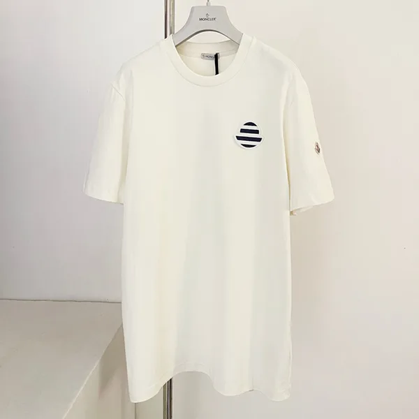 高品質【モンクレール】ロゴ パッチ クルーネック T シャツ コピー 8C0007189B8